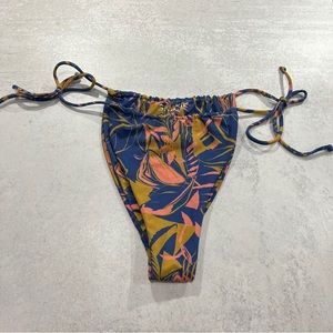 Skatie X Salty Blonde Kristen Bottom L